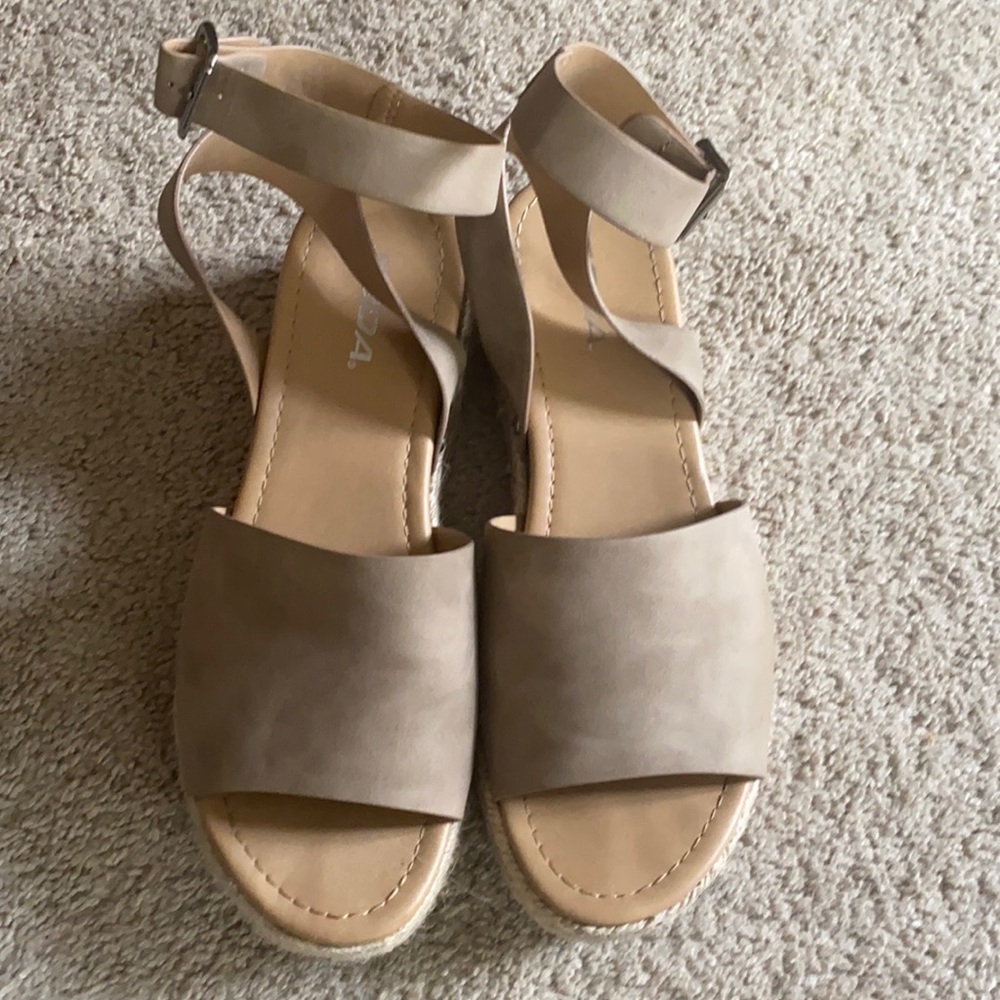 SODA Topic Espadrille Sandal size 9